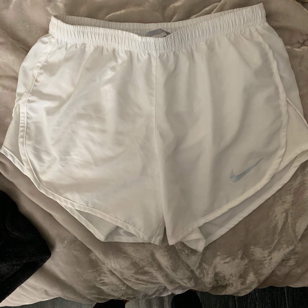 Nike shorts (white)